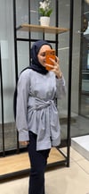 BELDEN BAĞLAMALI ÇİZGİLİ GÖMLEK