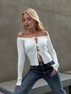 Kadın Beyaz Önden Bağlamalı Madonna Yaka Crop Bluz HZL25W-ZK10331