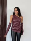 Kadın Bordo Tek Omuz Asimetrik Kesim Eldiven Detay Deri Bluz HZL25W-FRY123641