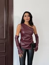 Kadın Bordo Tek Omuz Asimetrik Kesim Eldiven Detay Deri Bluz HZL25W-FRY123641