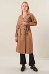 Kadın Camel Kruvaze Yaka Kemerli Astarsız Mevsimlik Rahat Trençkot  HZL22S-BD158531