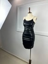 Kadın Siyah Askılı Drape Detaylı Suni Deri Mini Elbise HZL24S-FRY121711