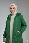 Kadın Zümrüt Yeşil Uzun Kapitone Astarlı Şişme Tesettür Mont HZL25W-BD151381