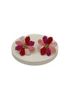 Pembe Kırmızı Hasır Dokulu Çiçek Küpe (3 CM)