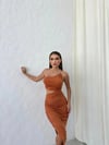 AKSESUAR DETAY TEK OMUZ BEL DEKOLTE SANDY ELBİSE TURUNCU