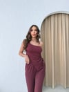 AKSESUAR DETAY YAN BÜZGÜLÜ BLUZ VE PANTOLONLU GOFRE İKİLİ TAKIM BORDO