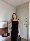 Askı Aksesuar Detay Kare Yaka Yırtmaçlı Bluz Siyah 2301