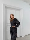 BATİK DESEN KAPÜŞONLU V YAKA BLUZ VE PANTOLONLU İKİLİ MODAL TAKIM SİYAH