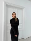 BEL AKSESUAR DETAY DRAPELİ YIRTMAÇLI UZUN SANDY ELBİSE SİYAH
