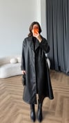 Bel Kuşaklı Uzun Oversize İç Astarlı Deri Mont Siyah 2486