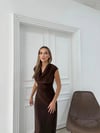 DEGAJE YAKA BEL AKSESUAR DETAY UZUN ELBİSE KAHVE