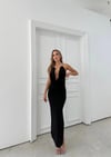 DEGAJE YAKA BOYUN AKSESUAR DETAY UZUN SANDY ELBİSE SİYAH