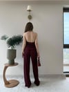 Degaje Yaka Sırt Dekolte Aksesuar Detay Bluz ve Pantolonlu Gofre Kumaş İkili Takım Bordo 2222