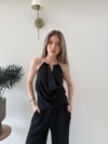 Degaje Yaka Sırt Dekolte Aksesuar Detay Bluz ve Pantolonlu Gofre Kumaş İkili Takım Siyah 2222