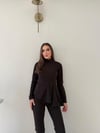 Dik Yaka Bel Asimetrik Drape Detay Bluz ve Pantolonlu Crep İkili Takım Acı Kahve