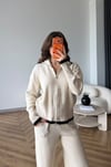 Dik Yaka Garne Detay Çift Fermuarlı Hırka Ve Pantolonlu İkili Triko Takım Ekru 2502