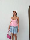 DÜĞME DETAY ASKILI BLUZ PEMBE