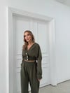 DÜĞME DETAY HIRKA VE PANTOLONLU SELANİK KUMAŞ TAKIM HAKİ