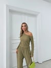 DÜŞÜK OMUZ BLUZ VE PANTOLONLU GOFRE İKİLİ TAKIM HAKİ