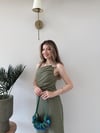 İp Askılı Aksesuar Detay Bel Drape Yırtmaçlı Astarlı Keten Elbise Yeşil 2228