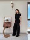 Kayık Yaka Bel Burgu Detay Asimetrik Bluz ve Pantolonlu Gofre İkili Takım Siyah 2335