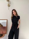 Kayık Yaka Bel Burgu Detay Asimetrik Bluz ve Pantolonlu Gofre İkili Takım Siyah 2335