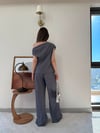 Kayık Yaka Bel Burgu Detay Asimetrik Bluz ve Pantolonlu Gofre İkili Takım Antrasit 2335