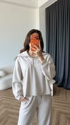 Kayık Yaka Detay Fermuarlı Sweat ve Pantolonlu Selanik Kumaş İkili Takım Bej 2424