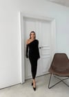 OMUZ DEKOLTE DETAY TAŞLI TÜL ASTARLI ELBİSE SİYAH