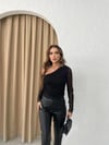 OMUZ DEKOLTE DETAY TÜL ASTARLI BLUZ SİYAH