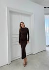 OMUZ VE BEL DRAPELİ UZUN SANDY ELBİSE KAHVE