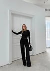 PARMAK GEÇME DETAY TERS DİKİŞ BLUZ VE PANTOLONLU GOFRE İKİLİ TAKIM SİYAH