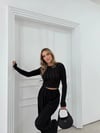 PARMAK GEÇME DETAY TERS DİKİŞ BLUZ VE PANTOLONLU GOFRE İKİLİ TAKIM SİYAH