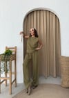 Sıfır Kol Drape Detay Bluz ve İspanyol Paça Pantolonlu Gofre İkili Takım Yağ Yeşili 2101
