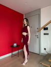 Tek Omuz Bel Aksesuar Detay Yırtmaçlı Elbise Bordo 2206