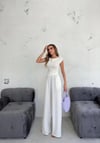 YAKA BÜZGÜLÜ BLUZ VE PANTOLONLU GOFRE İKİLİ TAKIM BEYAZ