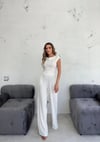 YAKA BÜZGÜLÜ BLUZ VE PANTOLONLU GOFRE İKİLİ TAKIM BEYAZ