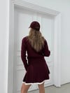 YAKALI DÜĞMELİ BLUZ VE ETEK PİLELİ GARNELİ TRİKO İKİLİ TAKIM BORDO