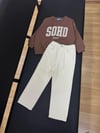Çocuk SOHO London Baskılı Sweatshirt & Krem Pantolon Takımı – Rahat ve Stil Sahibi
