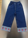 Kız Çocuk Çilek Nakışlı Denim Pantolon – Lastikli Bel Rahat Kalıp