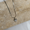 Zirkon Taş İşlemeli Geometrik Üçgen Yılan Zincir Silver Kolye