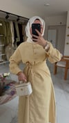 Luxe gold düğme detaylı elbise ((tereyağ sarısı)