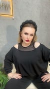 Tül Yaka Detaylı Kayık Yaka Bluz