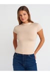 31439-dik-yaka-t-shirt-acik-bej--4999-.jpg