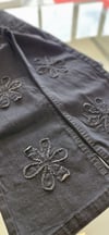 Kız çocuk siyah denim çicekli pantolon