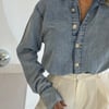 Retro Düğme Detay Geniş Manşetli Yumuşak Dokulu Denim Gömlek