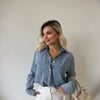 Retro Düğme Detay Geniş Manşetli Yumuşak Dokulu Denim Gömlek