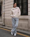 DKPW GOFRE BASKILI DİK YAKA YARIM FERMUARLI SWEATSHİRT KREM