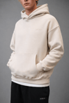 FLOK BASKI DETAYLI BOXYFİT KAPŞONLU SWEATSHIRT KREM