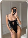 Siyah Tül Fırfır Detaylı Göğüs Dekolteli Fantazi Bodysuit